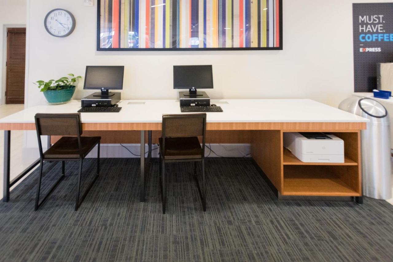 Holiday Inn Express & Suites Lexington North West-The Vineyard By Ihg Екстериор снимка