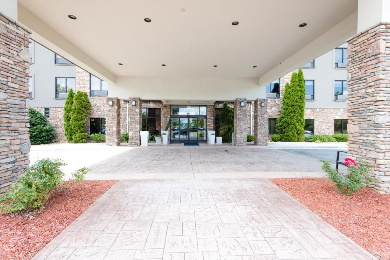 Holiday Inn Express & Suites Lexington North West-The Vineyard By Ihg Екстериор снимка