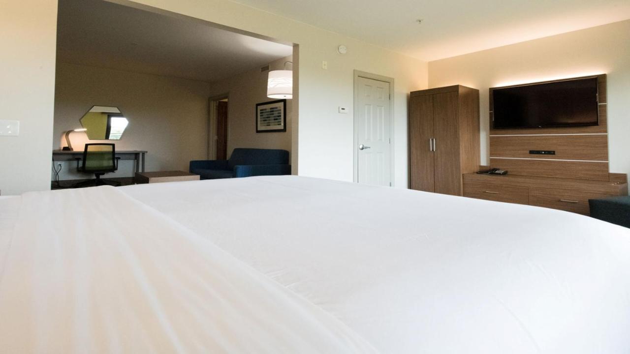 Holiday Inn Express & Suites Lexington North West-The Vineyard By Ihg Екстериор снимка