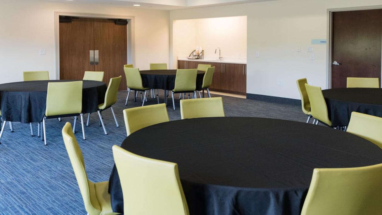 Holiday Inn Express & Suites Lexington North West-The Vineyard By Ihg Екстериор снимка