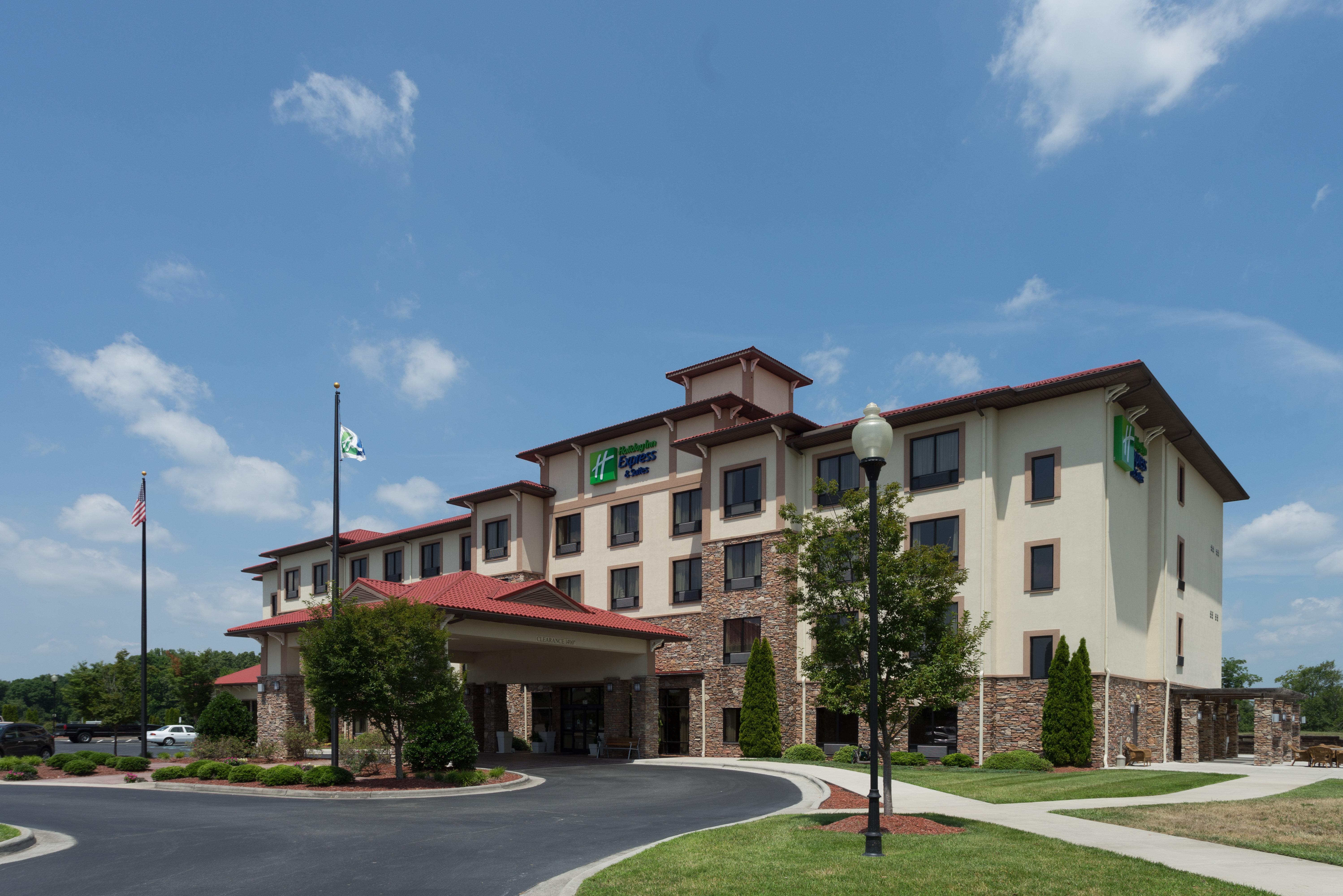 Holiday Inn Express & Suites Lexington North West-The Vineyard By Ihg Екстериор снимка