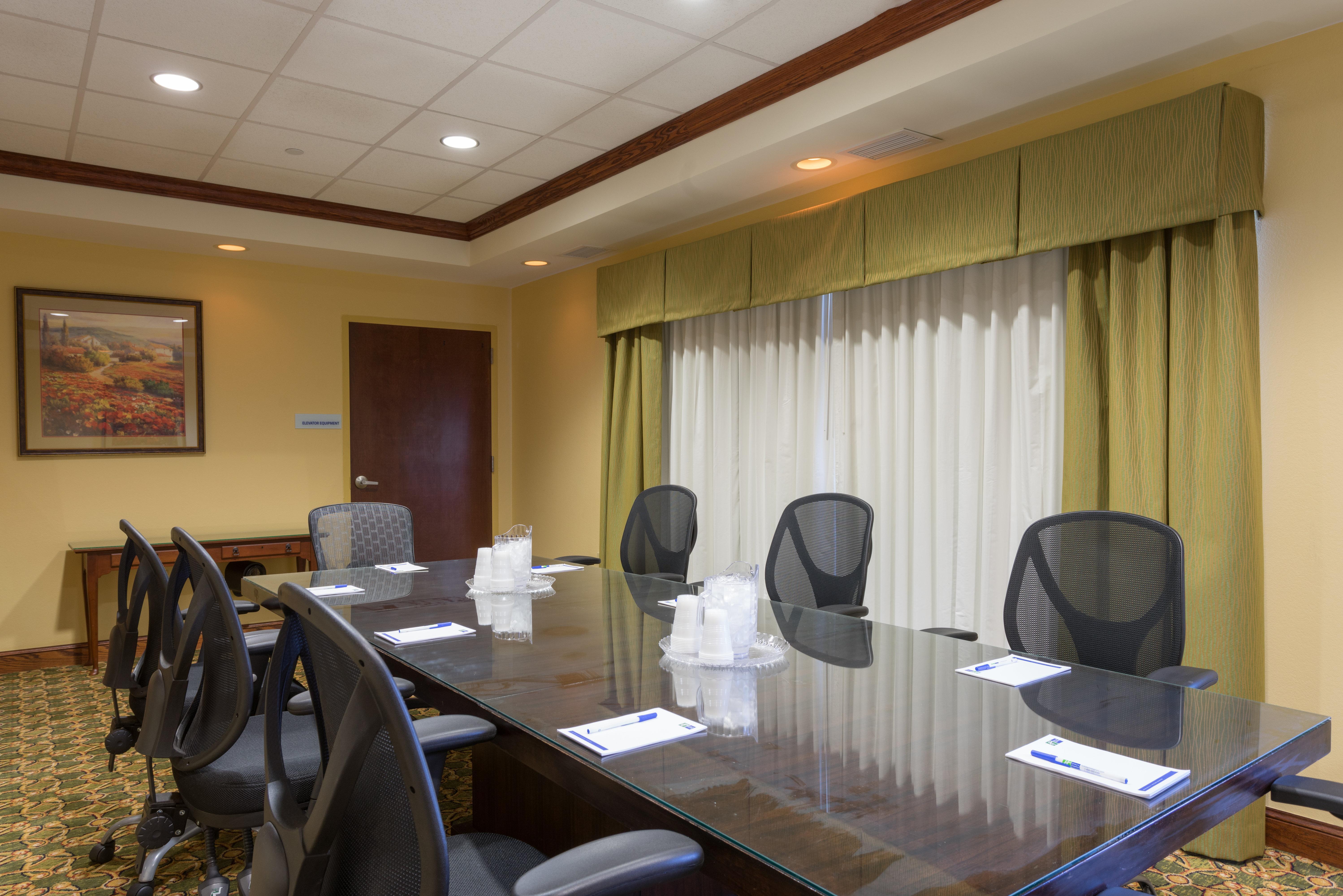 Holiday Inn Express & Suites Lexington North West-The Vineyard By Ihg Екстериор снимка