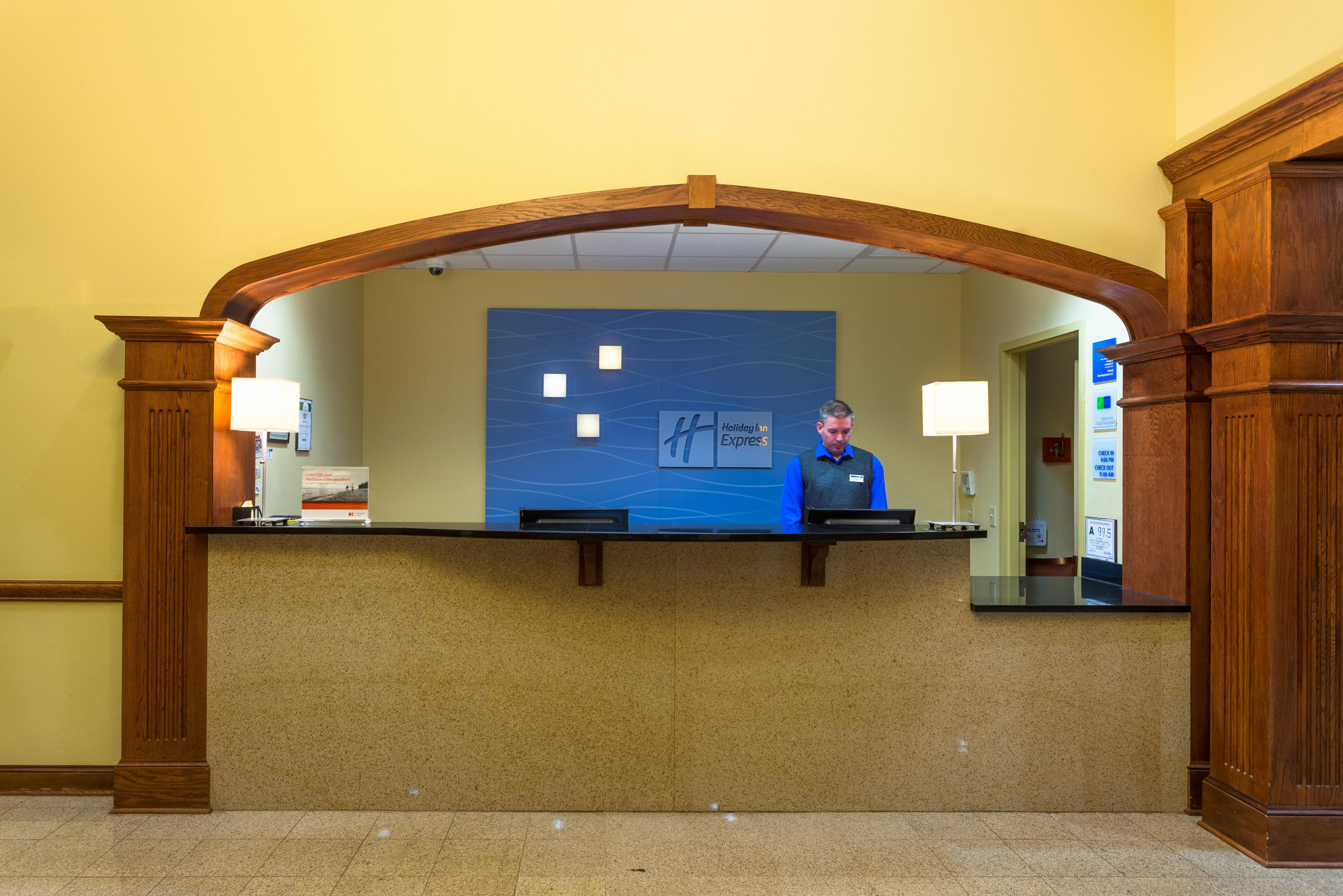 Holiday Inn Express & Suites Lexington North West-The Vineyard By Ihg Екстериор снимка