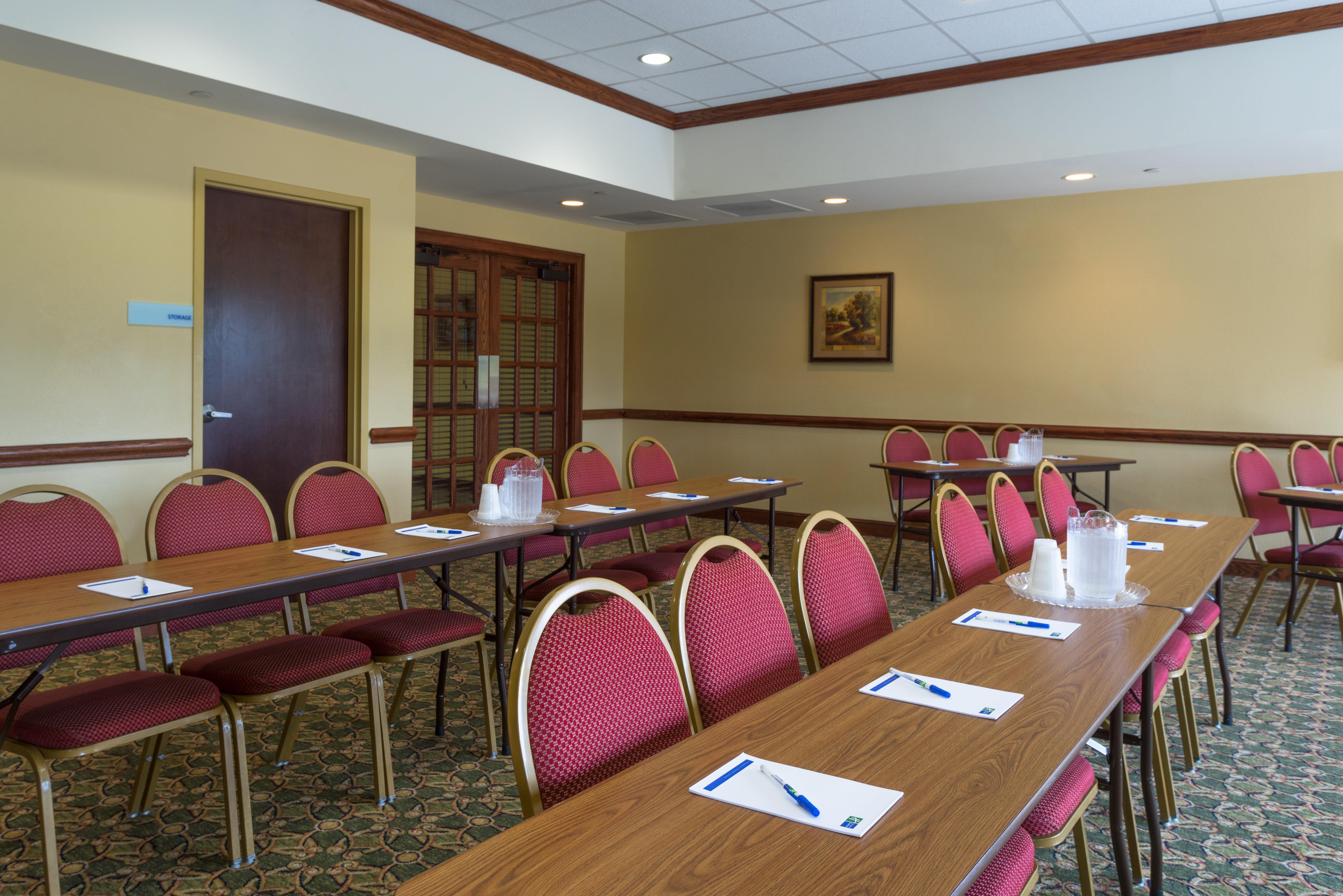Holiday Inn Express & Suites Lexington North West-The Vineyard By Ihg Екстериор снимка