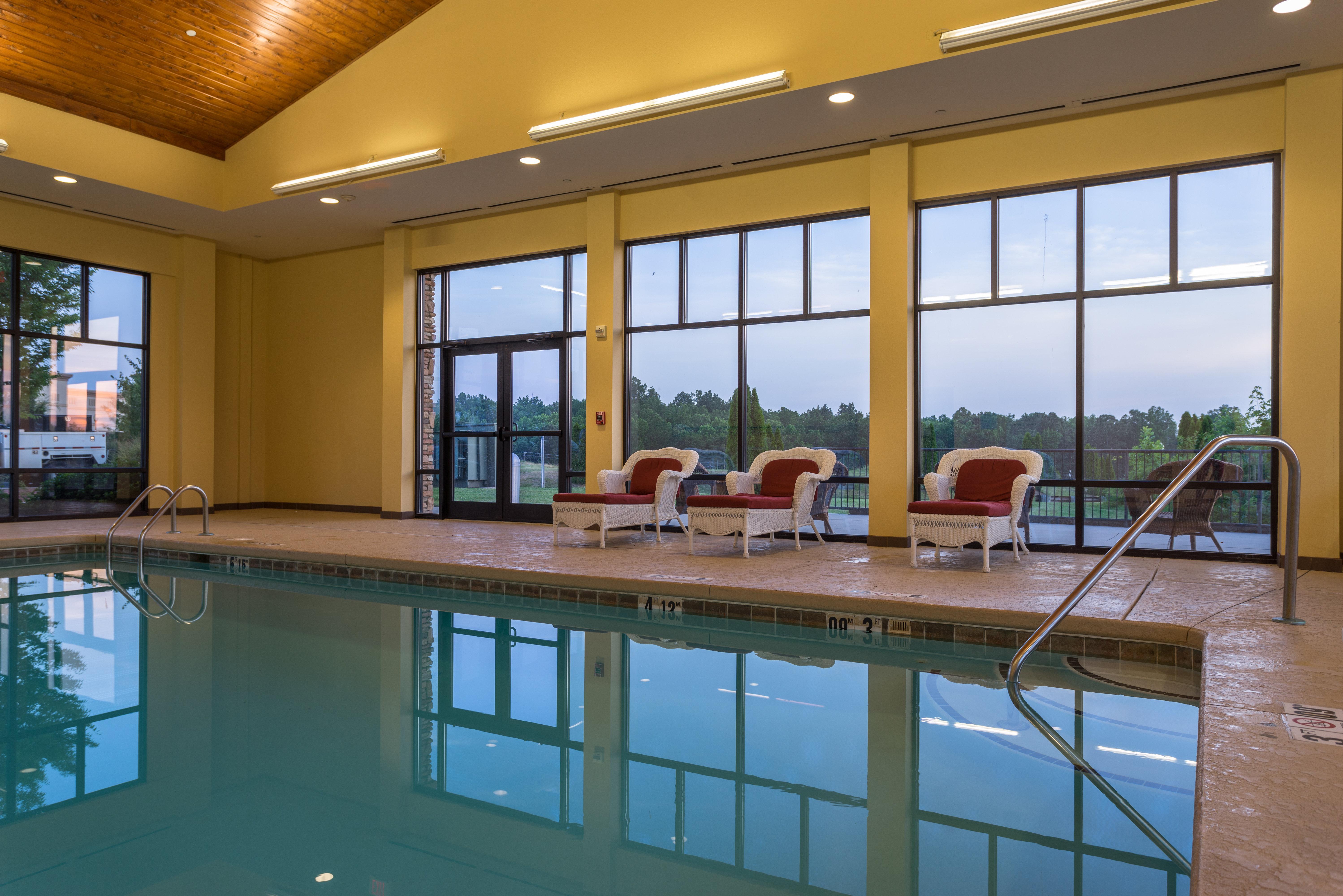 Holiday Inn Express & Suites Lexington North West-The Vineyard By Ihg Екстериор снимка