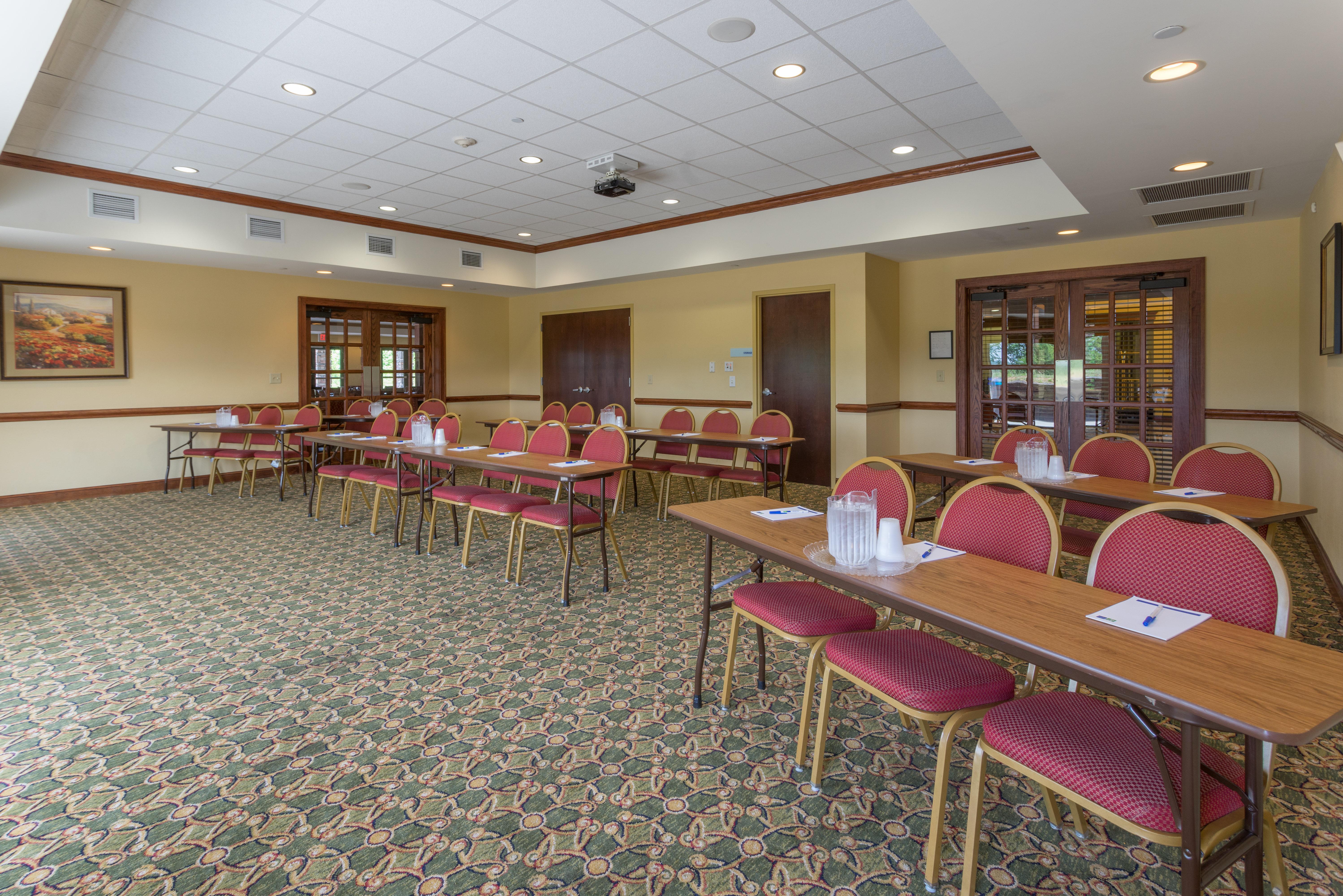 Holiday Inn Express & Suites Lexington North West-The Vineyard By Ihg Екстериор снимка