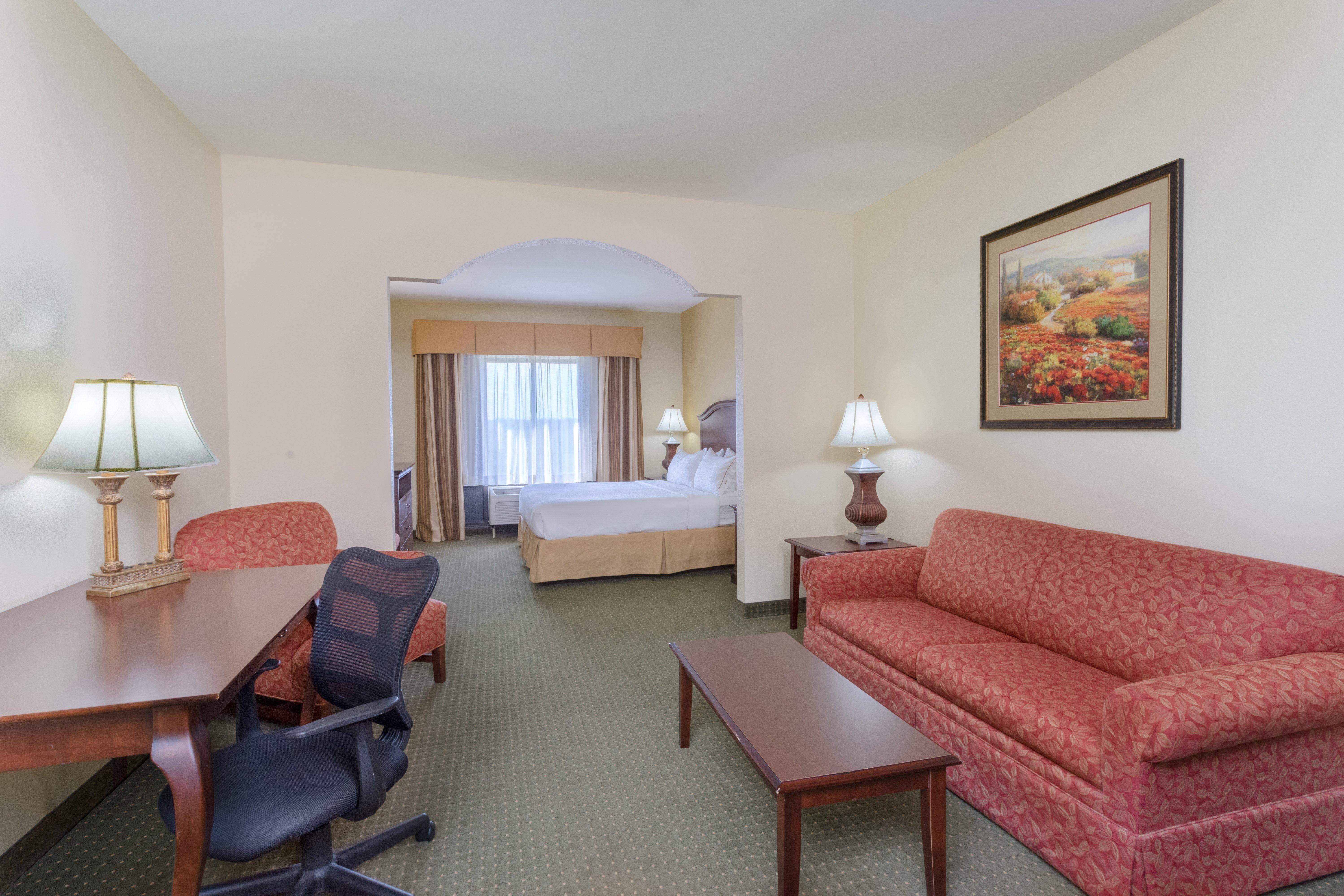 Holiday Inn Express & Suites Lexington North West-The Vineyard By Ihg Екстериор снимка