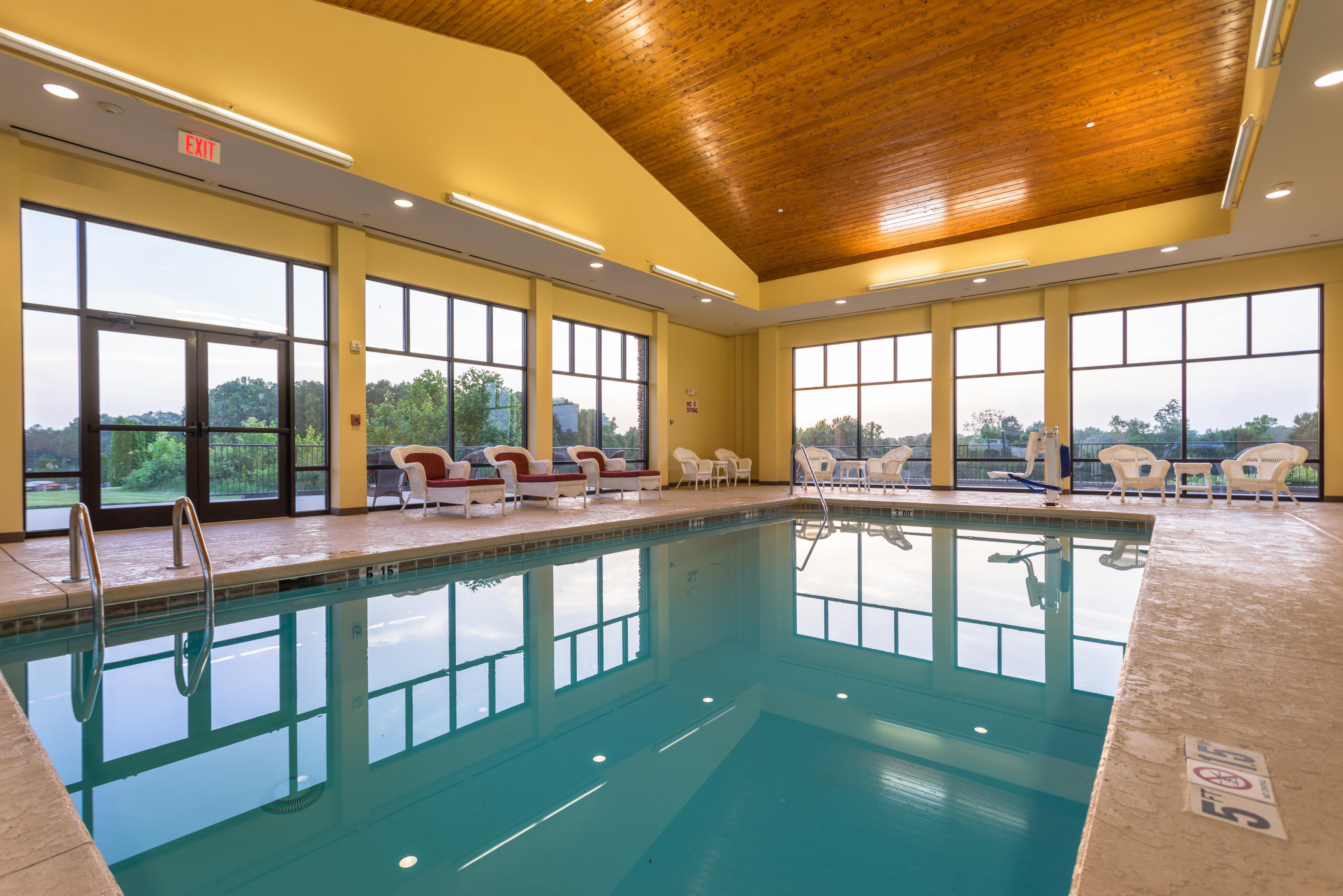 Holiday Inn Express & Suites Lexington North West-The Vineyard By Ihg Екстериор снимка